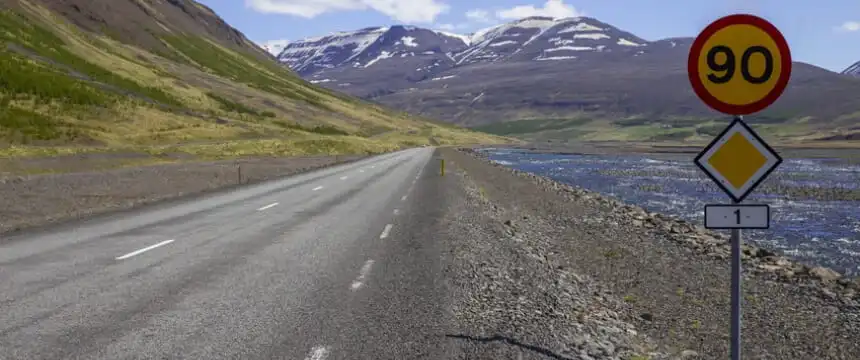 island-geschwindigkeitsbegrenzung-ringstrasse-fotolia-86308995 island geschwindigkeitsbegrenzung ringstraße fotolia 86308995