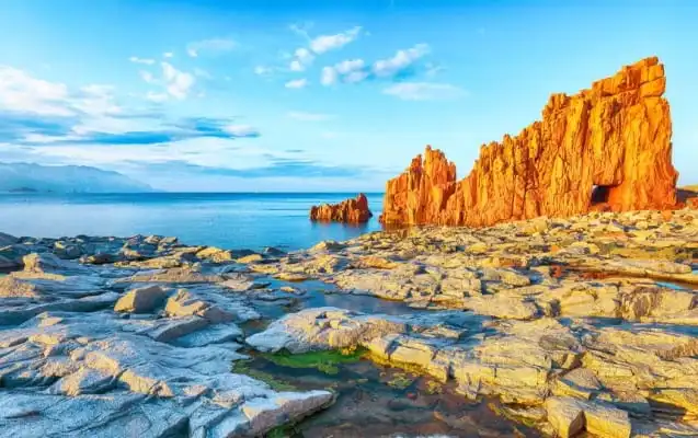 Die roten Felsen von Arbatax auf Sardinien