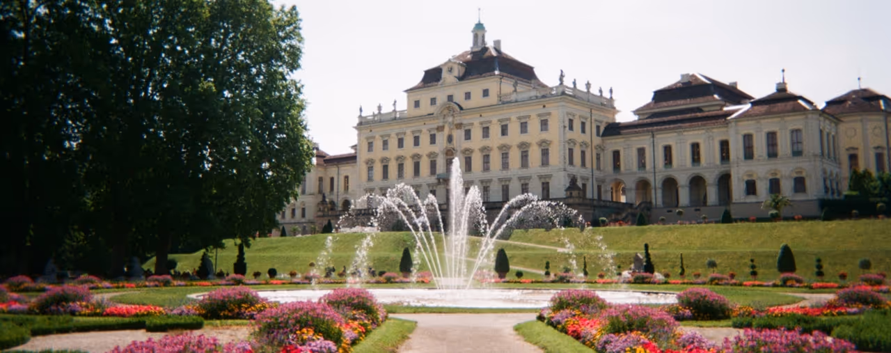 Residenzschloss in Ludwigsburg mit Springbrunnen