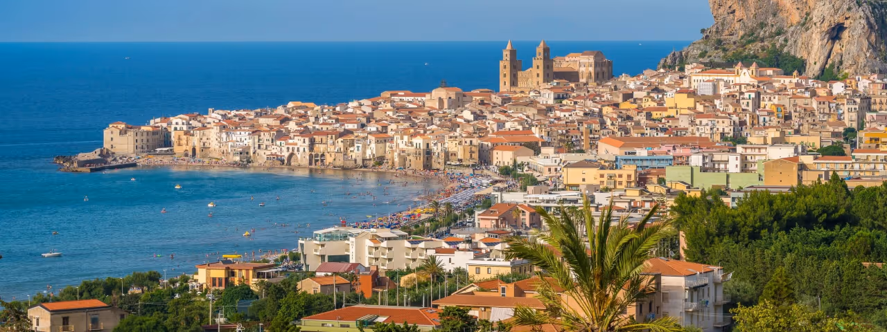cefalu italien sizilien fotolia 226391314