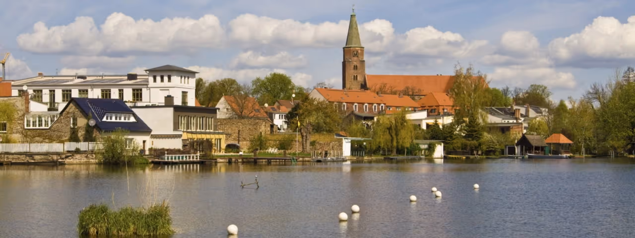 adac autovermietung brandenburg havel istock 000006446129