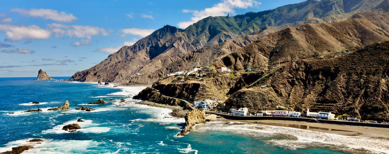 teneriffa auf den kanaren in spanien, idylle mit strand, meer und wellen