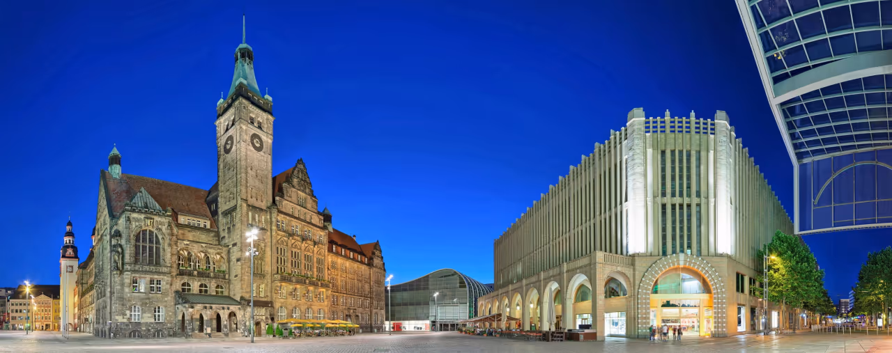 Altstadt von Chemnitz mit Rathaus am Abend