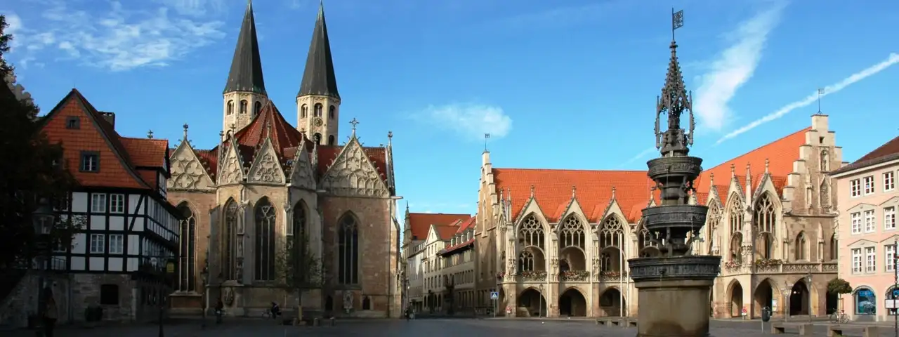 adac autovermietung braunschweig marktplatz fotolia 23507950