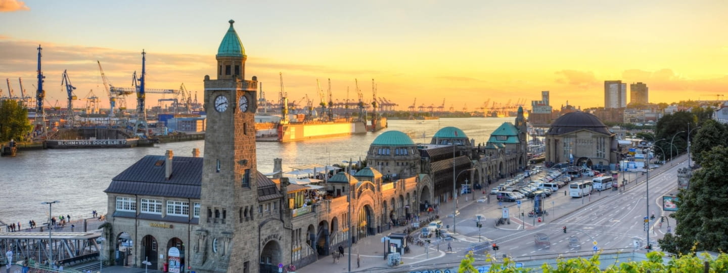 hamburg landungsbrücken hafen