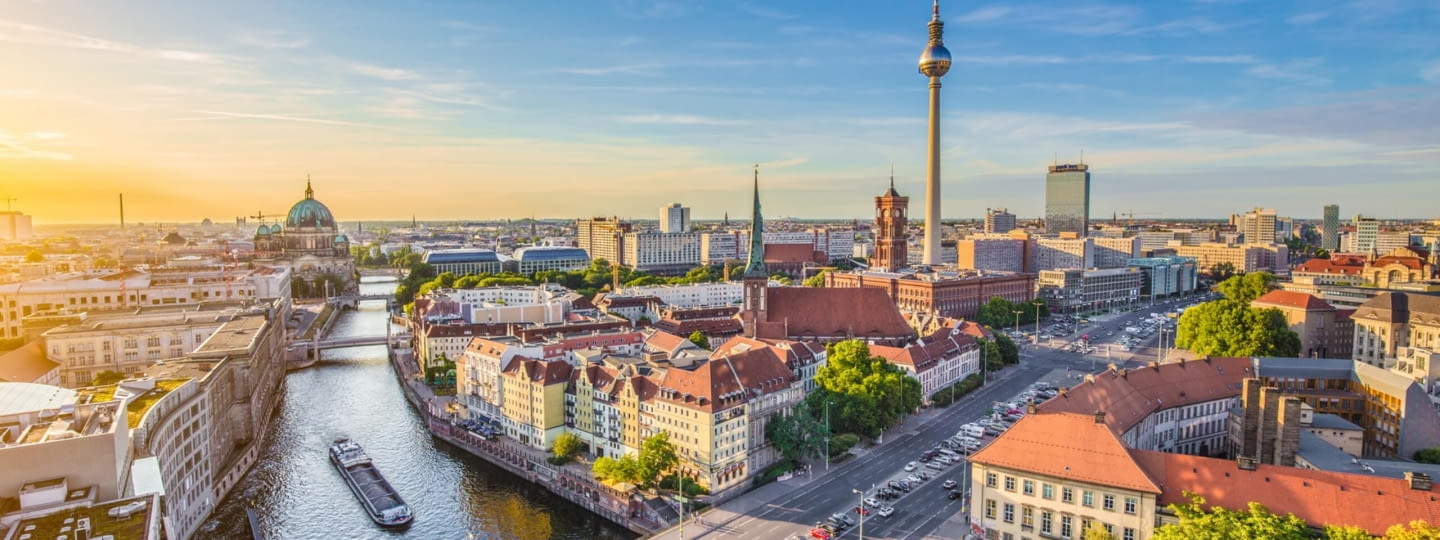 deutschland berlin hauptstadt panorama spree fotolia 89734137