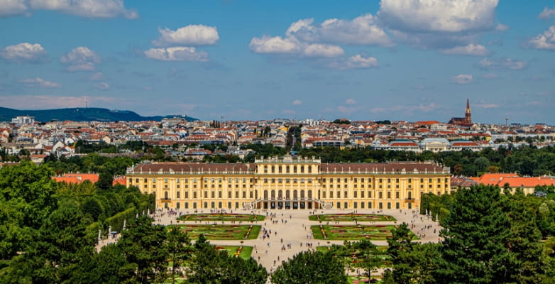 Panorama von Wien mit Schloss Schönbrunn